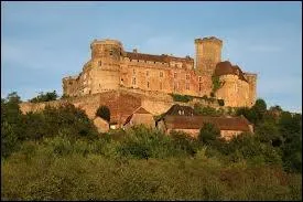 Quel est chteau situ  2 pas du gouffre de Padirac ?