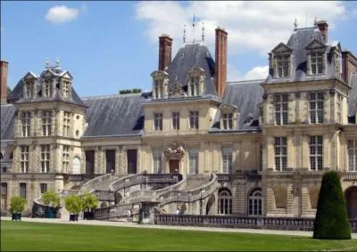 Quel est le nom de ce chteau qui a abrit les souverains de France de Franois Ier  Napolon 3 ?