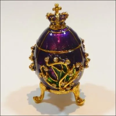 Ce joaillier est connu pour les magnifiques oeufs dcors qu'il fabriquait pour le Tsar. Qui est-ce ?