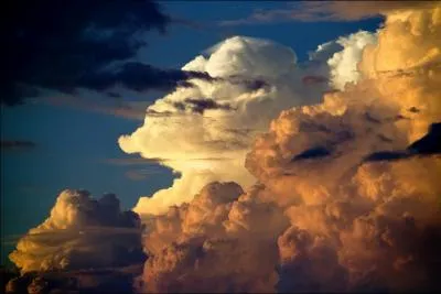 Quelle chanson vous inspirent ces quelques mots : Avec un ciel si bas qu'un canal s'est perdu ?