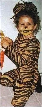 Ses parents l'ont eue  :