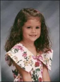 Ses parents l'ont appele Selena car :