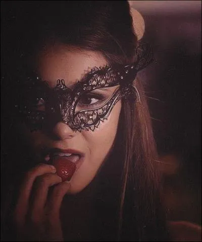 De qui Elena est-elle le sosie ?