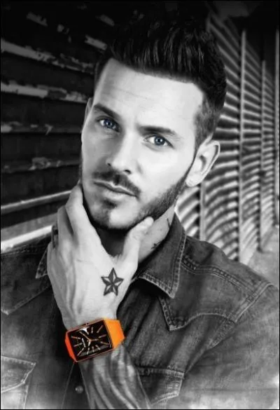 En quelle anne intgre-t-il les  restos du coeur  ?