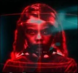 Comment s'appelle l'ordinateur central qui cherche  tuer Alice, Ada et les autres en leur envoyant des monstres et morts-vivants ?