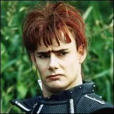 Quel Inconnu joue Yeb dans le film  L'Extraterrestre  (2000) ?