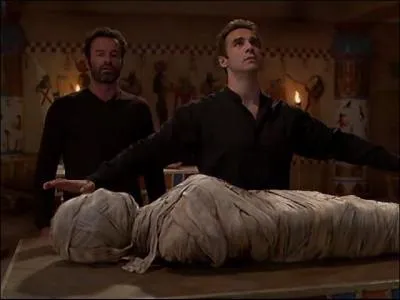 Qui s'est transforme en momie ?