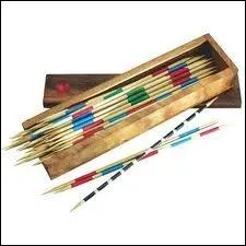 Chacun son tour faire preuve d'adresse pour retirer des  grandes allumettes  sans faire bouger les autres mlanges ple-mle ...