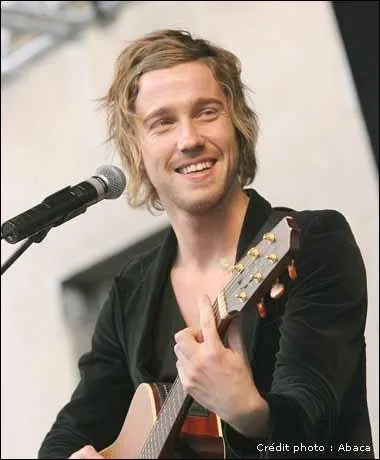 Comment est le canard dans le titre d'une chanson de Julien Dor ?