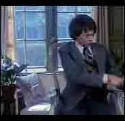 Et la deuxime fille qui lui est prsente, comment la fait-il fuir ?