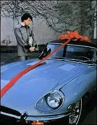 Harold reoit une superbe jaguar comme cadeau d'anniversaire de sa mre. Que va-t-il en faire ?