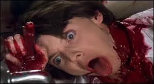 Pour son deuxime suicide, Harold se tranche la gorge, mais o ?