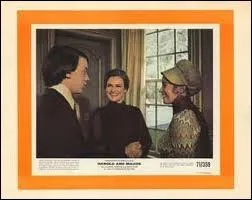 Revenons au suicide : que fait Harold pour dcourager la premire fille que sa mre lui prsente ?