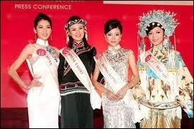 Version asiatique d'un jeu de stratgie clbre sur un plateau toil o l'on doit aller dans le camp adverse oppos.