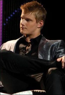 Comment s'appelle le tribut garon du district 2 ?