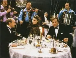 C'est ta bouche qui m'inspire. Ta bouche et puis ton cur. Je vais te le cambrioler ton cur. Ton cur et puis tout le reste. Je vais m'introduire et tout piquer. Qui dit a et  qui ?