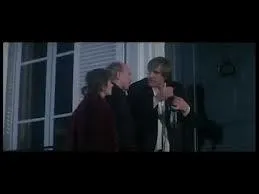 Bob et ses nouveaux complices s'apprtent  cambrioler une maison de riches. Entrer est un jeu d'enfant pour Bob. Une fois entr, Bob hume l'air et dit ...