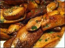 Déjeuner. Vous prendrez plaisir à couper en lamelles les pieds ronds, charnus, les têtes couleur de noisette, quelquefois noires. Le résultat en sera une omelette parfumée.