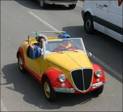 Quel auteur et humoriste a dit :   Je suis content de ma bagnole, peut-on appeler a de l'auto-satisfaction ?