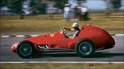 Quel est le lien de parent existant entre Maurice Trintignant, vainqueur du Grand Prix de Monaco 1955, et l'acteur Jean-Louis Trintignant qui fut lui aussi coureur automobile ?