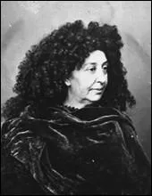 Injure littraire. Elle fut qualifie de  Sphinx ruminant une vache Apis  par Edmond et Jules de Goncourt, en mai 1868.