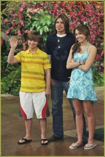 A qui sont-ils en train de dire au revoir ?