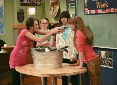 Dans cet pisode, comment s'appelle le monde de Sarah ?