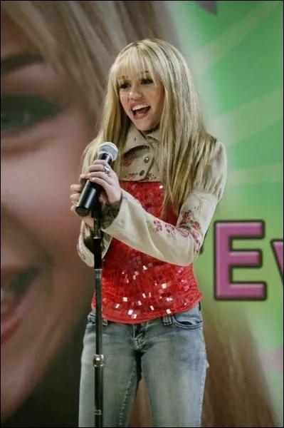 Dans cet pisode, qu'est-ce qui drange Hannah sur son portrait ?