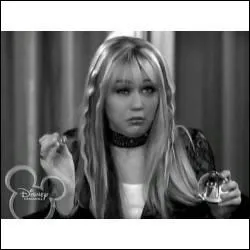 A quoi est le parfum que doit prsenter Hannah lors d'une pub ?