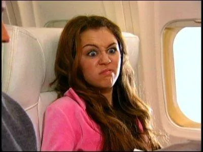 Pourquoi Miley est-elle dans un avion ?