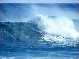 La premire plage en venant de l'est (d'Italie) est petite et est sujette  la houle. Elle est nomme :