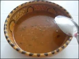 La  Chorba  est une soupe qui, traditionnellement :