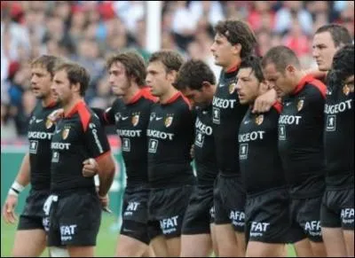 Je ne peux pas m'empcher de faire un quizz sur cette ville sans vous parler de son quipe de Rugby manage par Guy Novs. Quel joueur n'a jamais volu dans ce club ?