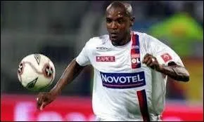 Arrire vainqueur de la Ligue des champions en 2009 et 2011 :