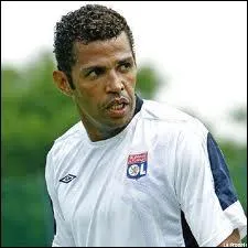 Attaquant meilleur buteur du championnat en 2000 et 2001 :