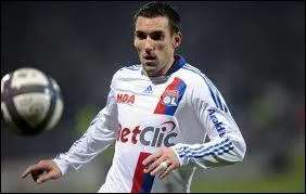 Dfenseur qui compte une vingtaine de slections en quipe de France :