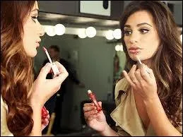 Elle succde donc a... .