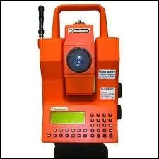 Comment nomme-t-on l'appareil  rayon laser qui  surveille  les volcans ?