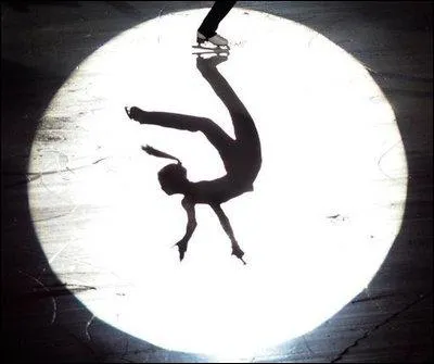 Une image pour un mot. Qui bondit et court aprs des fantmes ?