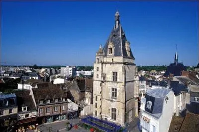 Que symbolise le beffroi au Moyen-ge ?