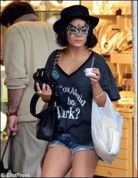 Qui se cache derrire ce masque ?