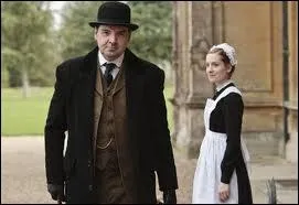 Engag comme valet de chambre du comte, je suis