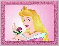 Endormie 100 ans, c'est grce au baiser d'un prince qu'elle se rveillera