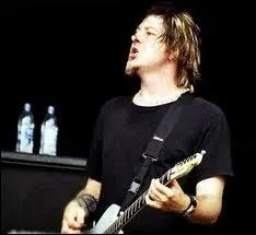 De quel groupe fait-il partie ?