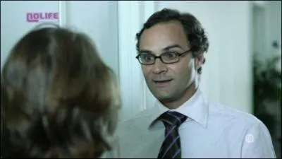 Quel est le nom de famille du comptable dans la saison 2 pisode 3 ?