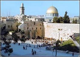 Quelle est cette ville, ville sainte et lieu de plerinage pour les juifs, les chrtiens et les musulmans ?