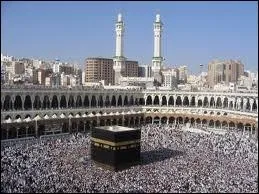 Quelle est cette ville, premire ville sainte et lieu de plerinage pour les musulmans, o se trouve la Kaaba ?