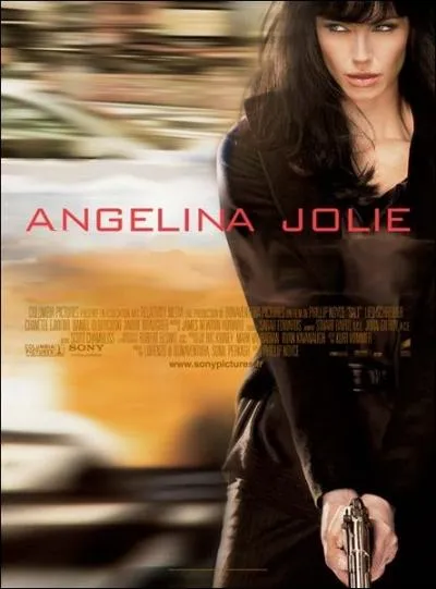 Un thriller politique d'action amricain ralis par Phillip Noyce avec Angelina Jolie, Chiwetel Ejiofor, Liev Schreiber... .