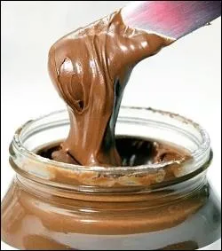 Il s'agit d'une pte  tartiner  la noisette et au cacao, cre en 1964 dans le Pimont par la socit 'Ferrero' :