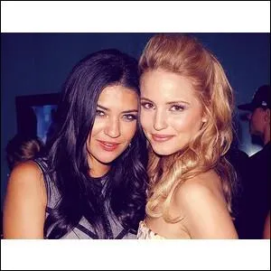 Depuis quel ge est-elle amie avec l'actrice Jessica Szohr ?